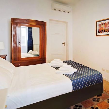 Near Colosseum By Varental 2Br + 1Sb Roma Exterior foto