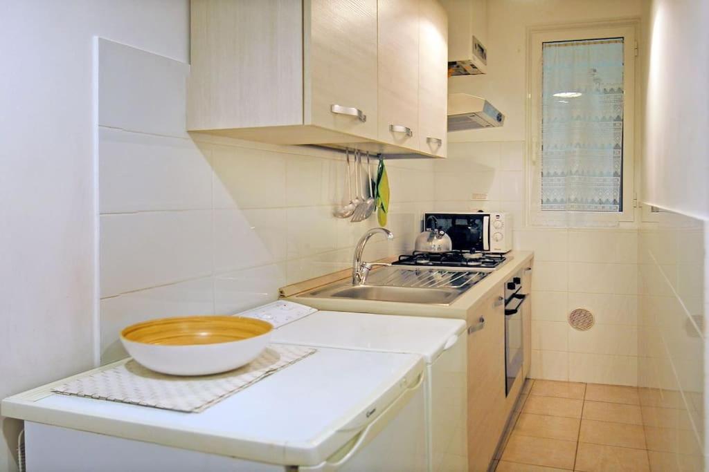 Near Colosseum By Varental 2Br + 1Sb Roma Exterior foto