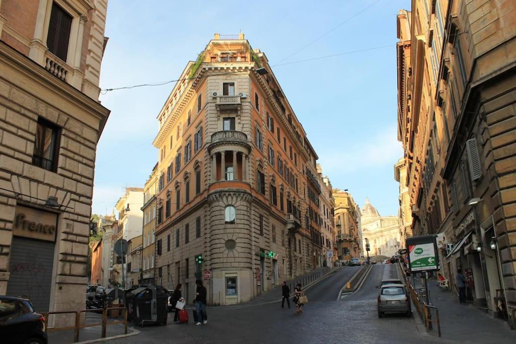Near Colosseum By Varental 2Br + 1Sb Roma Exterior foto